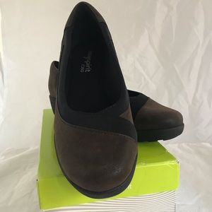 Easy Spirt Wedge Ballet Flats Brown and Black